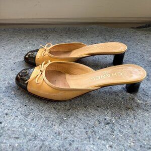 Vintage CHANEL kitten heel slides